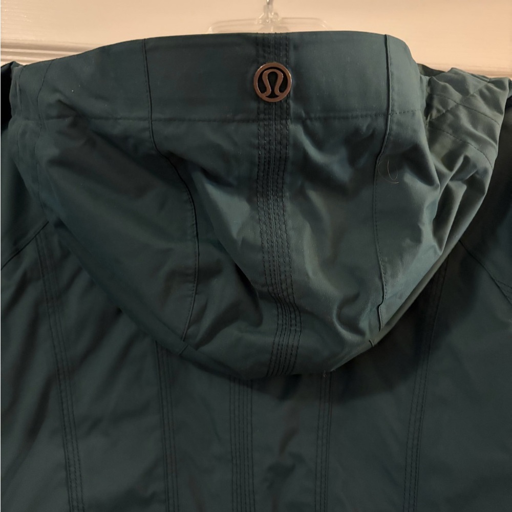 Lululemon Long Women's Right as Rain Furl Green Hooded Jacket size 10 - Picture 5 of 7